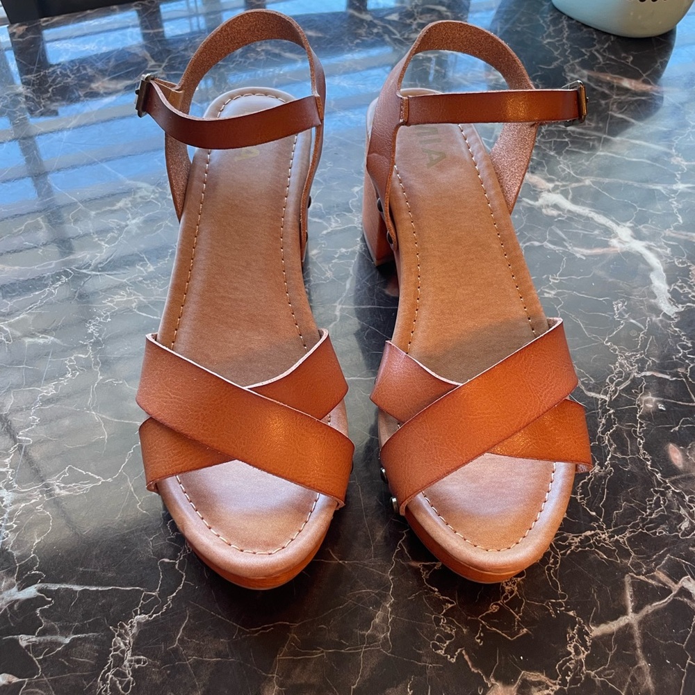 Cute and never worn size 8 by MIA